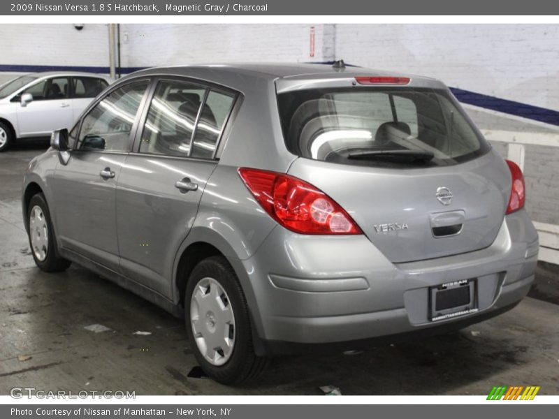 Magnetic Gray / Charcoal 2009 Nissan Versa 1.8 S Hatchback
