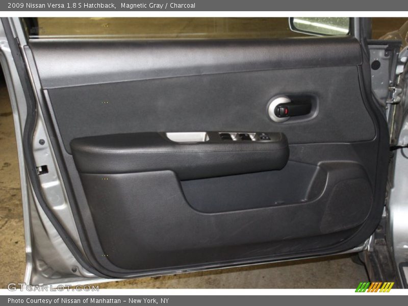 Magnetic Gray / Charcoal 2009 Nissan Versa 1.8 S Hatchback