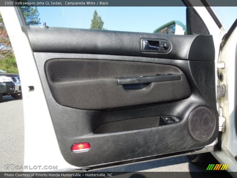 Campanella White / Black 2005 Volkswagen Jetta GL Sedan