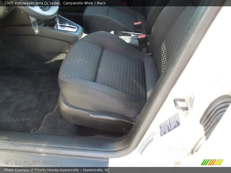 Campanella White / Black 2005 Volkswagen Jetta GL Sedan