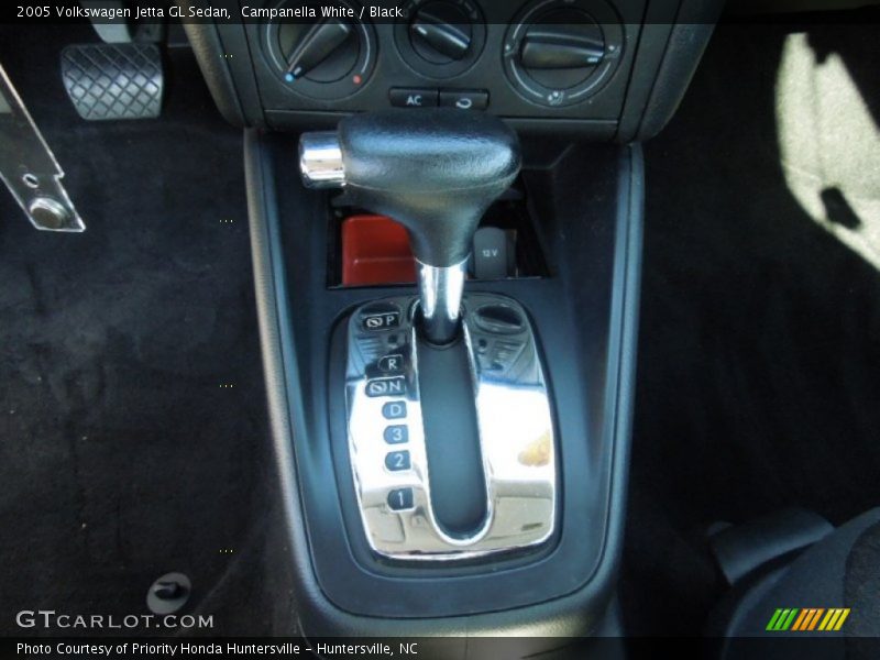 Campanella White / Black 2005 Volkswagen Jetta GL Sedan