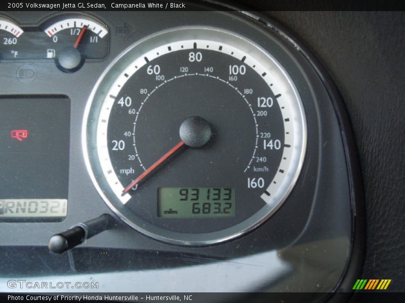 Campanella White / Black 2005 Volkswagen Jetta GL Sedan