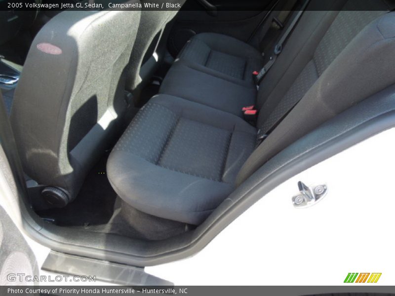 Campanella White / Black 2005 Volkswagen Jetta GL Sedan