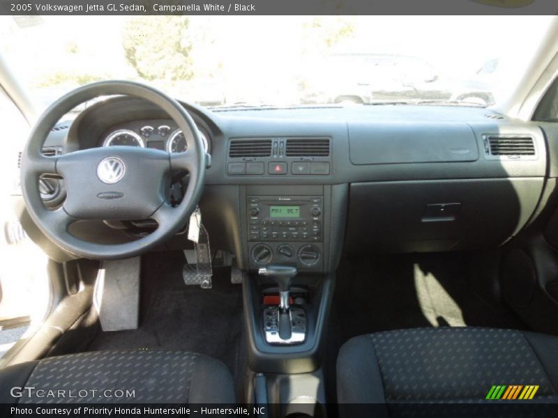 Campanella White / Black 2005 Volkswagen Jetta GL Sedan