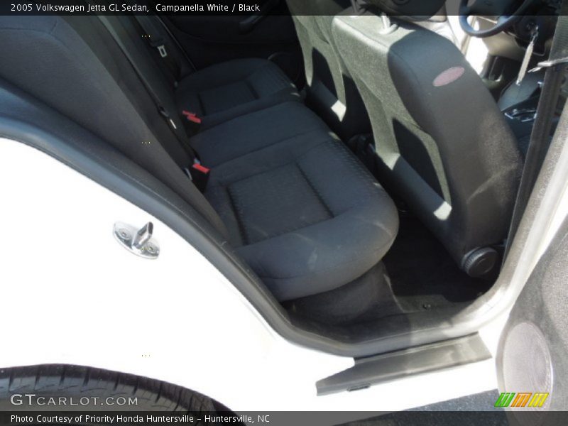 Campanella White / Black 2005 Volkswagen Jetta GL Sedan