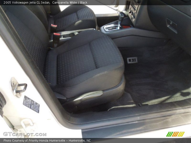 Campanella White / Black 2005 Volkswagen Jetta GL Sedan