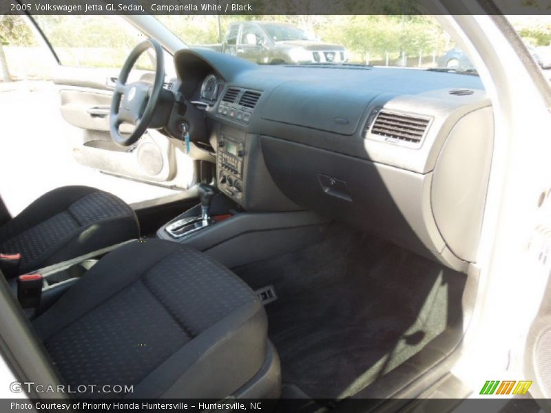 Campanella White / Black 2005 Volkswagen Jetta GL Sedan