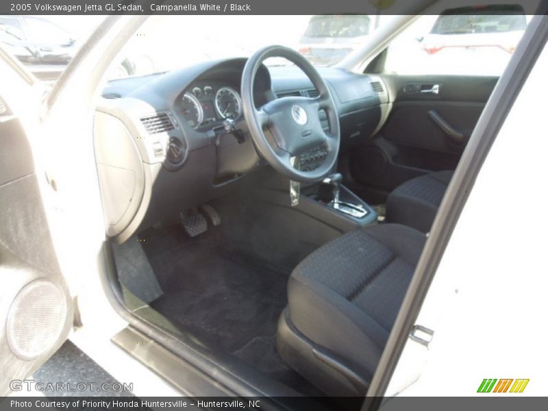 Campanella White / Black 2005 Volkswagen Jetta GL Sedan
