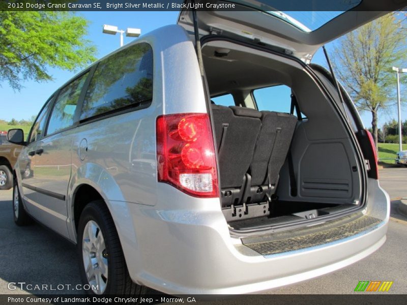 Bright Silver Metallic / Black/Light Graystone 2012 Dodge Grand Caravan SE