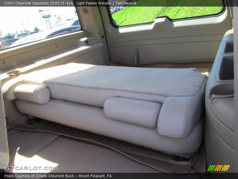Light Pewter Metallic / Tan/Neutral 2003 Chevrolet Suburban 2500 LT 4x4