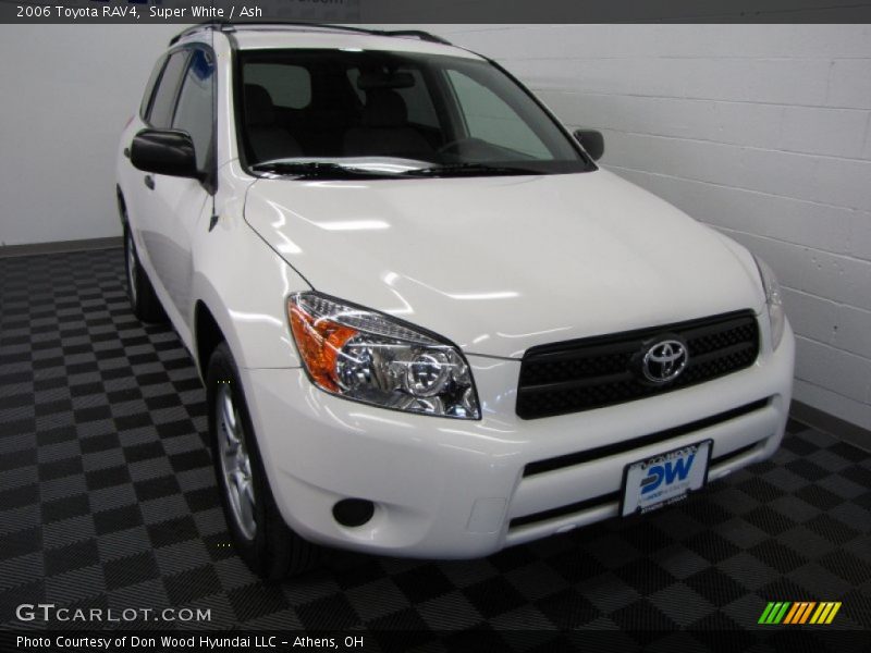 Super White / Ash 2006 Toyota RAV4