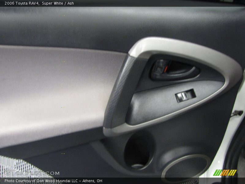 Super White / Ash 2006 Toyota RAV4