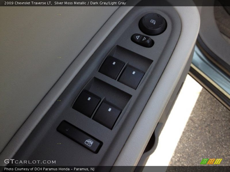 Silver Moss Metallic / Dark Gray/Light Gray 2009 Chevrolet Traverse LT
