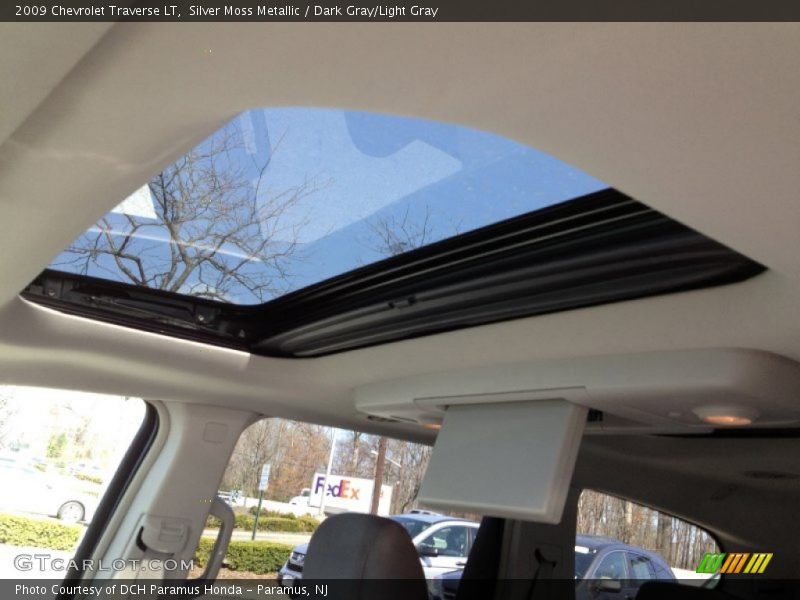 Silver Moss Metallic / Dark Gray/Light Gray 2009 Chevrolet Traverse LT