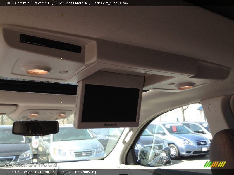 Silver Moss Metallic / Dark Gray/Light Gray 2009 Chevrolet Traverse LT