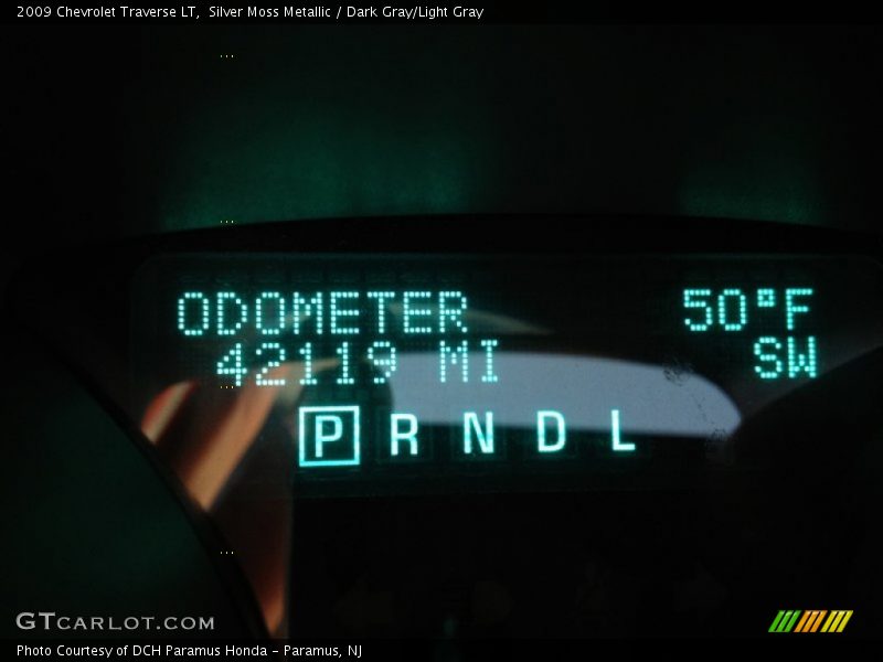 Silver Moss Metallic / Dark Gray/Light Gray 2009 Chevrolet Traverse LT