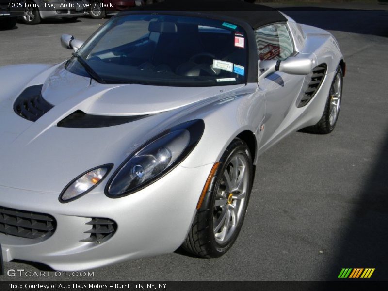 Arctic Silver / Black 2005 Lotus Elise