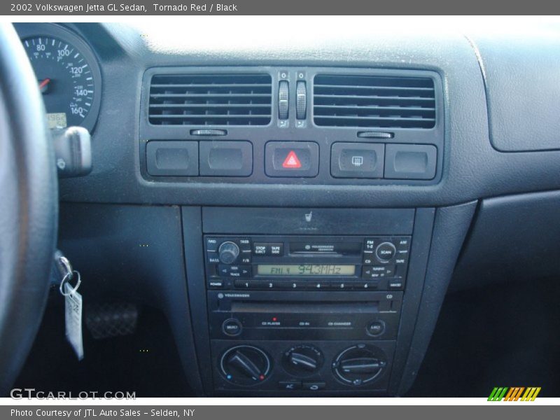 Tornado Red / Black 2002 Volkswagen Jetta GL Sedan