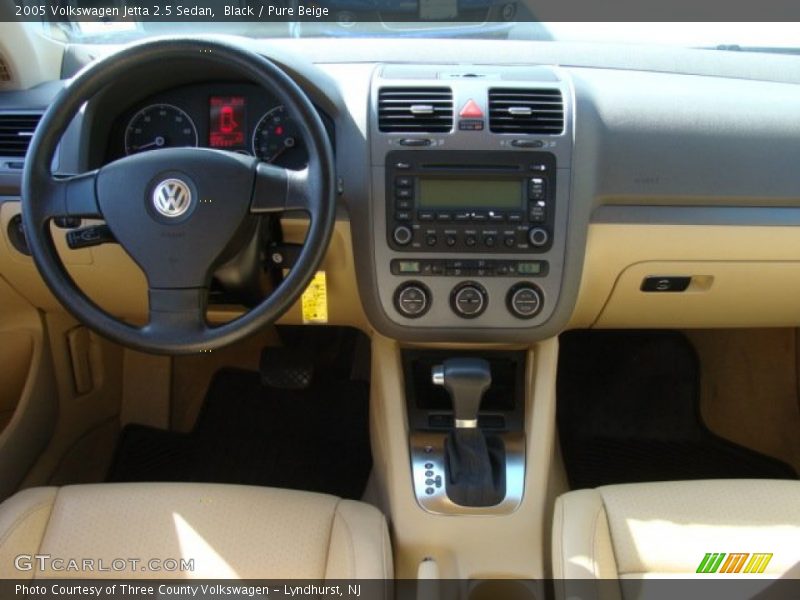 Black / Pure Beige 2005 Volkswagen Jetta 2.5 Sedan
