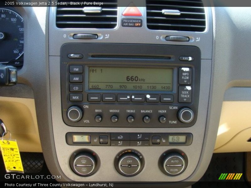 Black / Pure Beige 2005 Volkswagen Jetta 2.5 Sedan