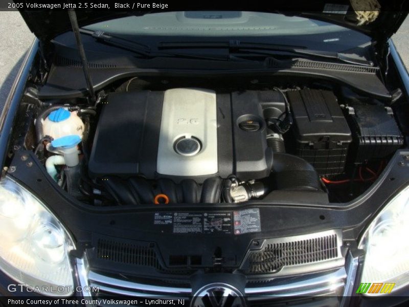Black / Pure Beige 2005 Volkswagen Jetta 2.5 Sedan