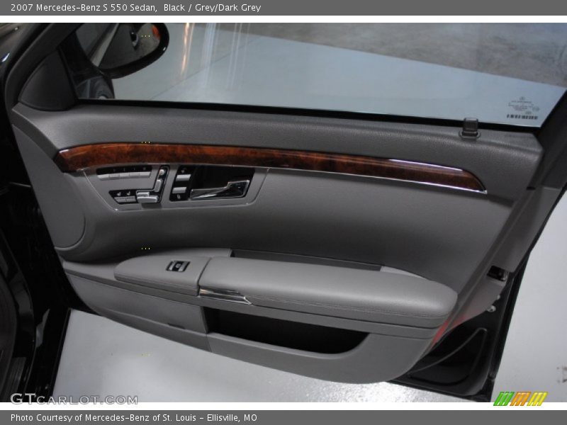 Black / Grey/Dark Grey 2007 Mercedes-Benz S 550 Sedan