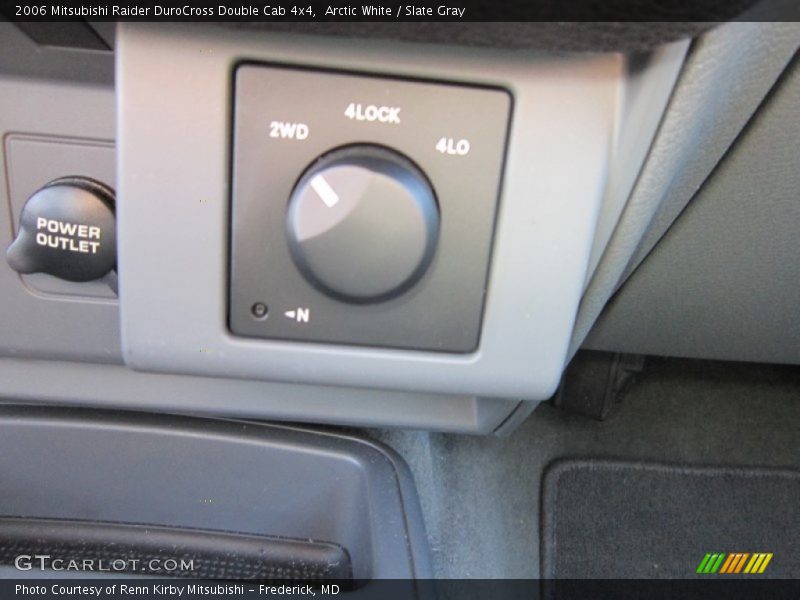 Arctic White / Slate Gray 2006 Mitsubishi Raider DuroCross Double Cab 4x4