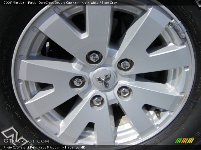 Arctic White / Slate Gray 2006 Mitsubishi Raider DuroCross Double Cab 4x4