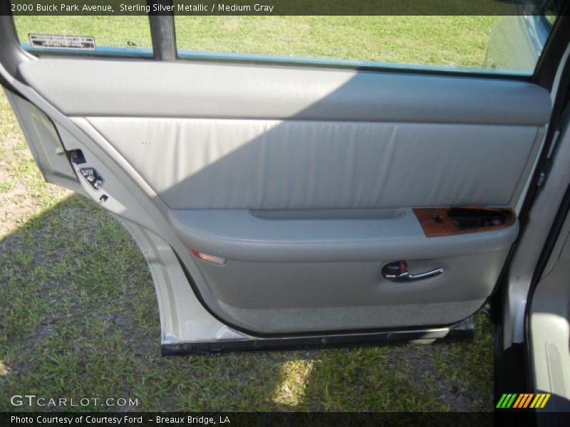 Sterling Silver Metallic / Medium Gray 2000 Buick Park Avenue