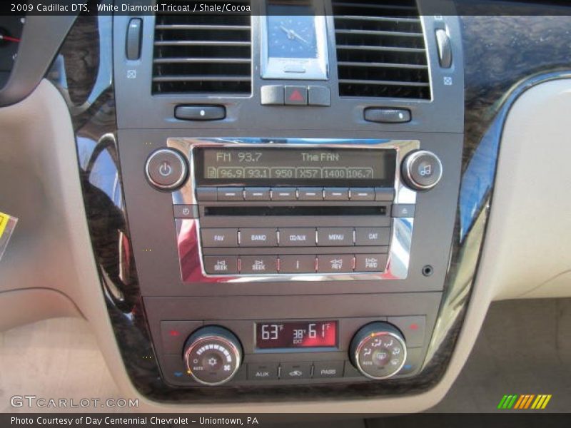 White Diamond Tricoat / Shale/Cocoa 2009 Cadillac DTS