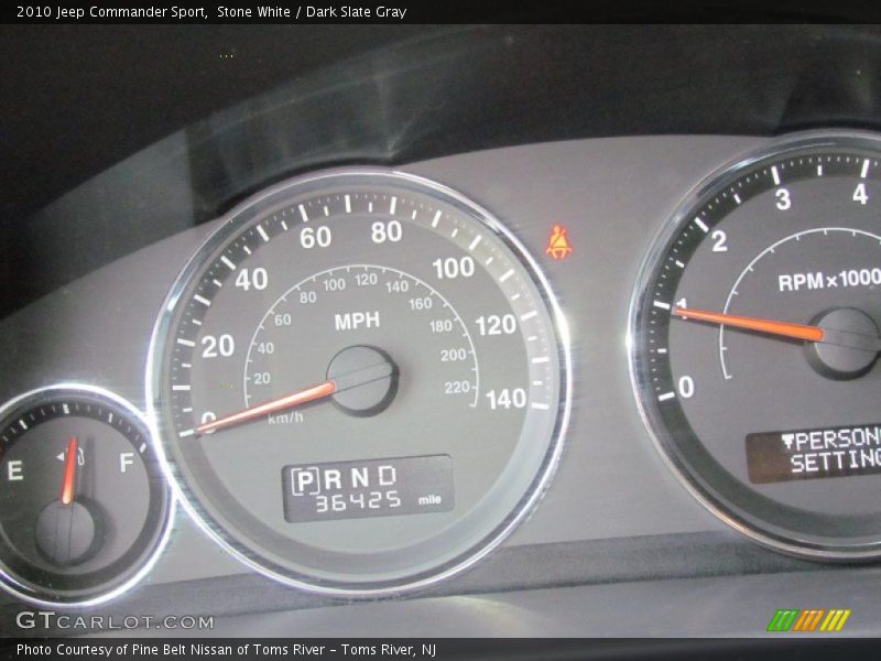 Stone White / Dark Slate Gray 2010 Jeep Commander Sport