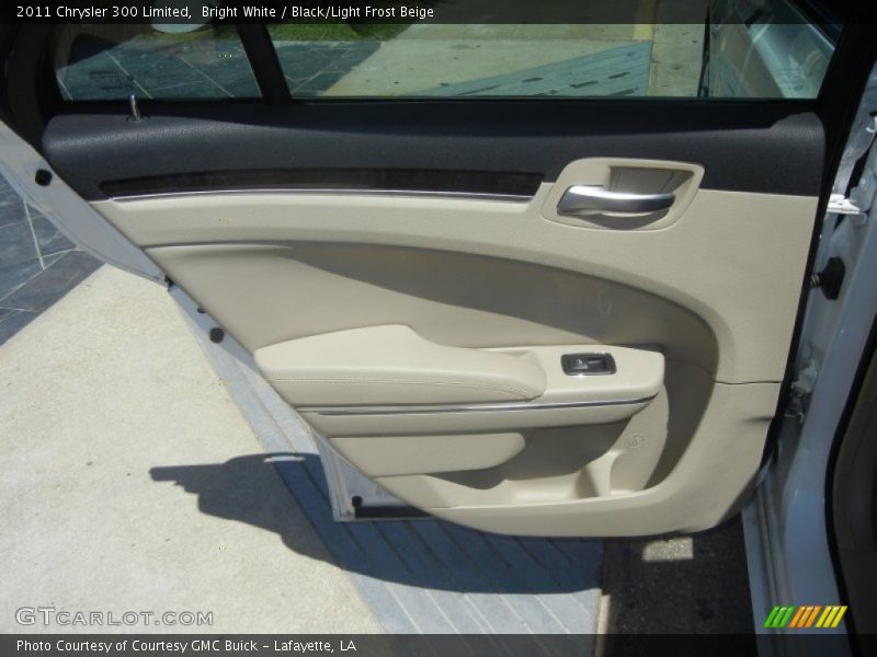 Bright White / Black/Light Frost Beige 2011 Chrysler 300 Limited