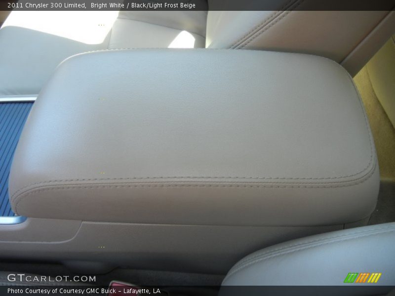 Bright White / Black/Light Frost Beige 2011 Chrysler 300 Limited