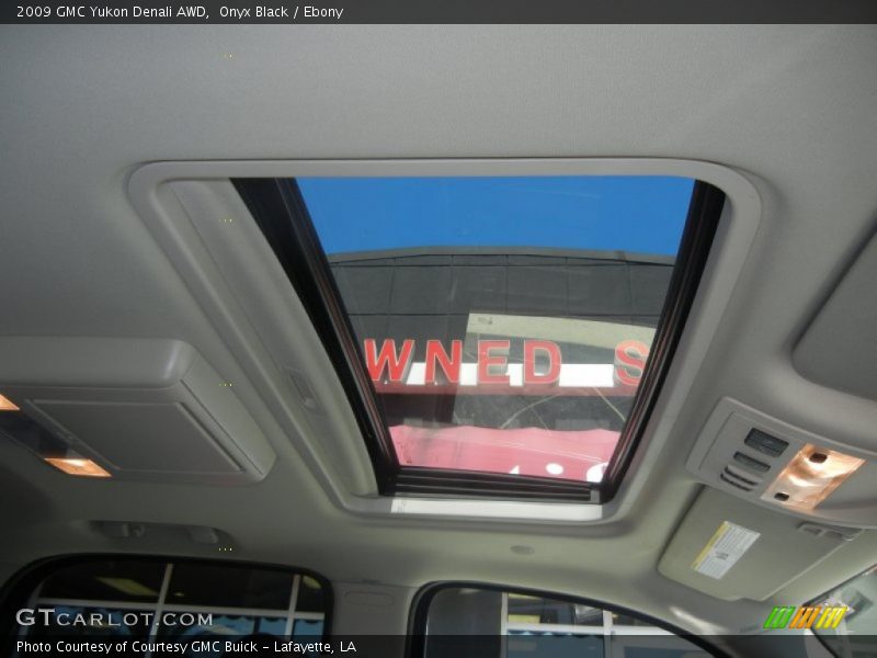 Onyx Black / Ebony 2009 GMC Yukon Denali AWD