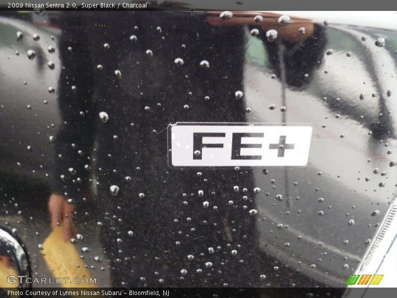 Super Black / Charcoal 2009 Nissan Sentra 2.0