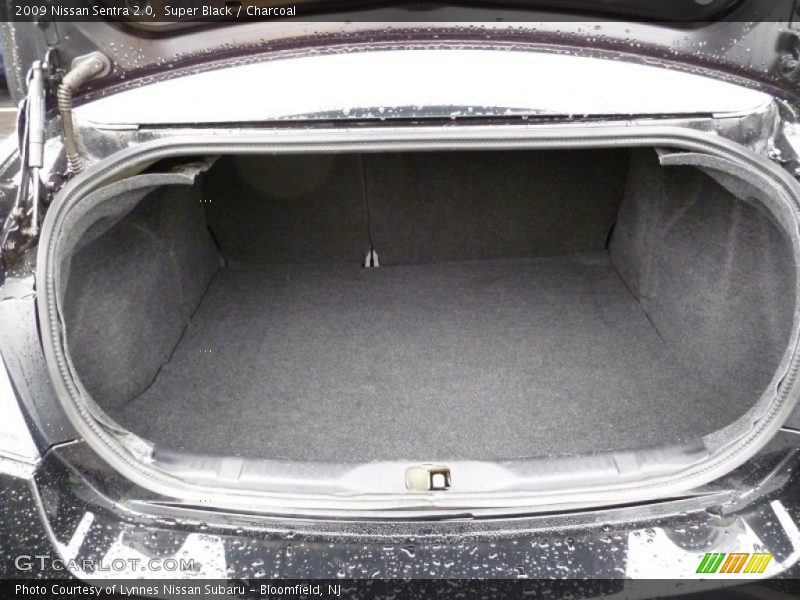 Super Black / Charcoal 2009 Nissan Sentra 2.0