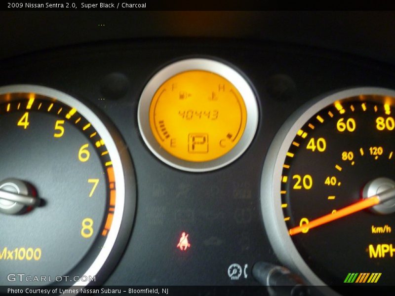 Super Black / Charcoal 2009 Nissan Sentra 2.0