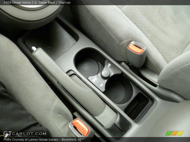 Super Black / Charcoal 2009 Nissan Sentra 2.0