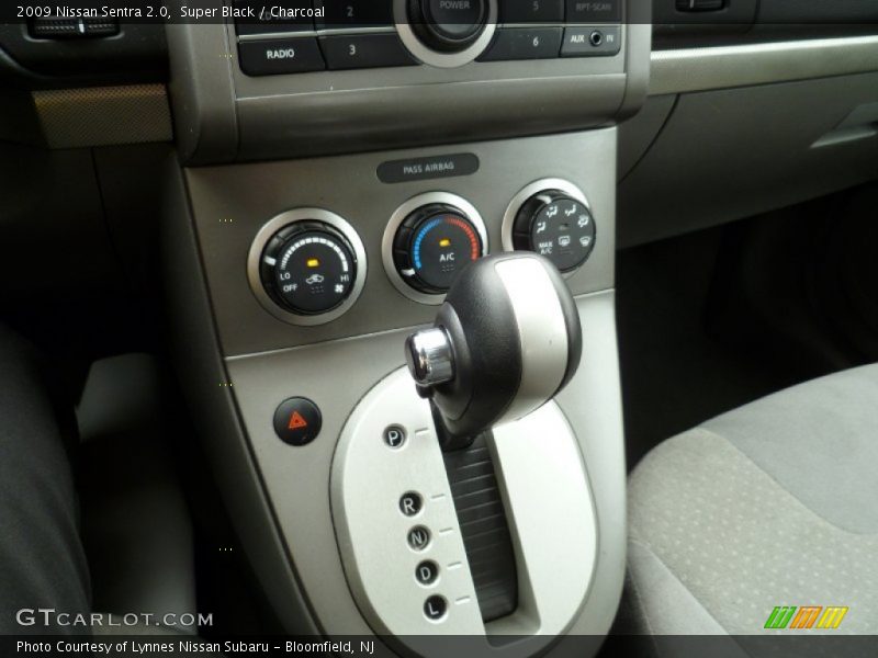 Super Black / Charcoal 2009 Nissan Sentra 2.0