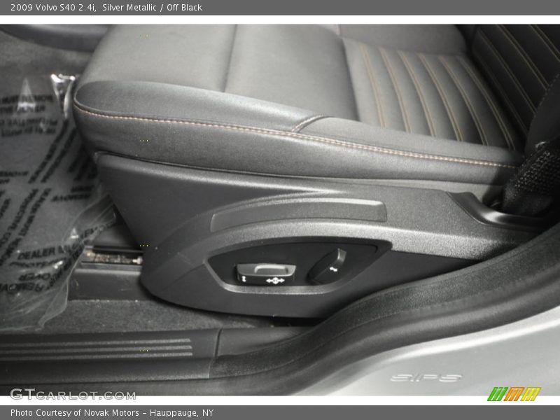 Silver Metallic / Off Black 2009 Volvo S40 2.4i