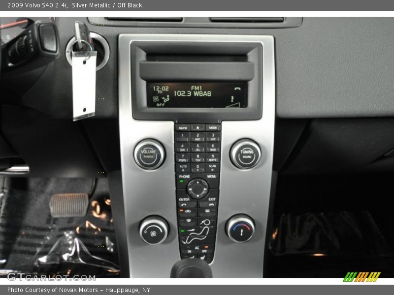 Silver Metallic / Off Black 2009 Volvo S40 2.4i