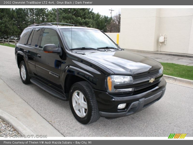 Front 3/4 View of 2002 TrailBlazer LTZ 4x4