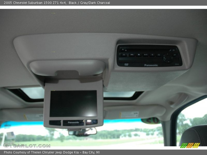 Black / Gray/Dark Charcoal 2005 Chevrolet Suburban 1500 Z71 4x4