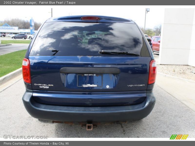 Patriot Blue Pearl / Taupe 2002 Chrysler Voyager