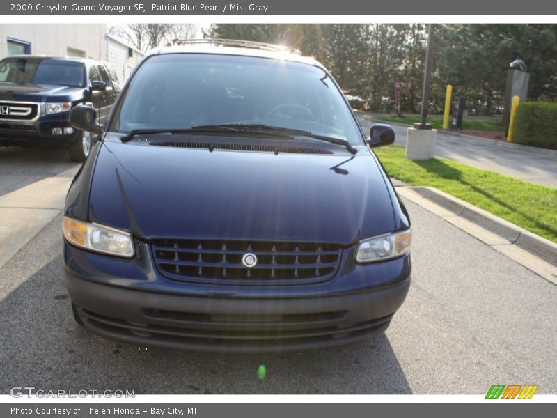 Patriot Blue Pearl / Mist Gray 2000 Chrysler Grand Voyager SE