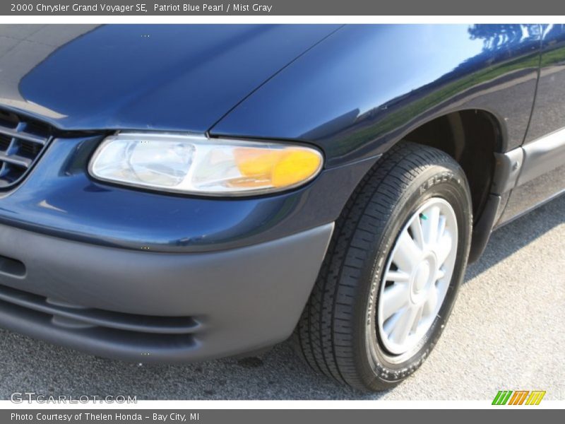 Patriot Blue Pearl / Mist Gray 2000 Chrysler Grand Voyager SE