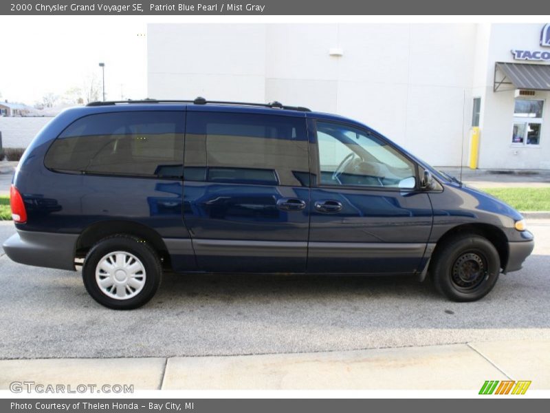 Patriot Blue Pearl / Mist Gray 2000 Chrysler Grand Voyager SE