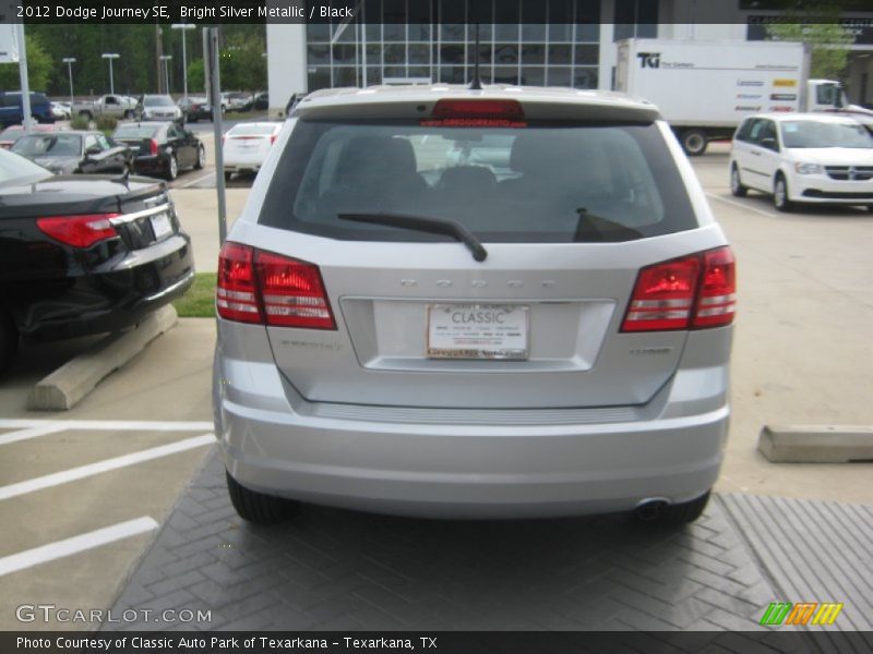 Bright Silver Metallic / Black 2012 Dodge Journey SE
