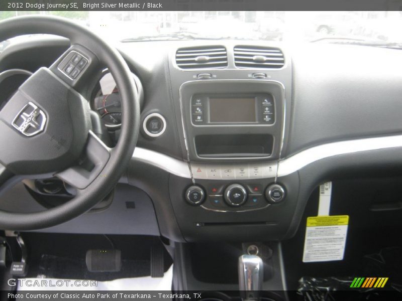 Bright Silver Metallic / Black 2012 Dodge Journey SE