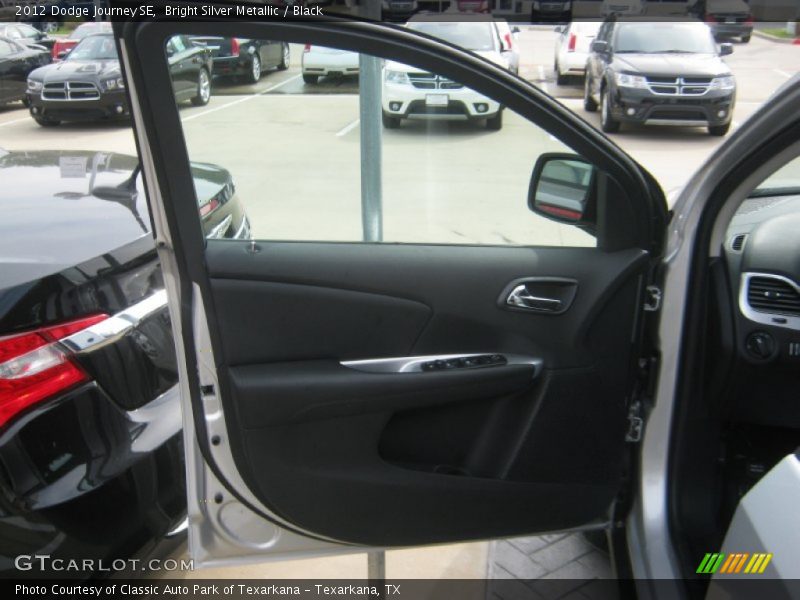 Bright Silver Metallic / Black 2012 Dodge Journey SE